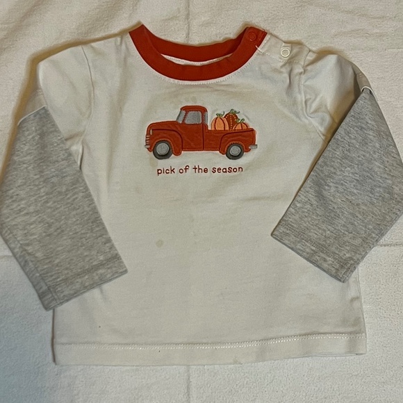 12m-18m   1hoodie  1jean  4 long t-shirts. - Picture 6 of 11